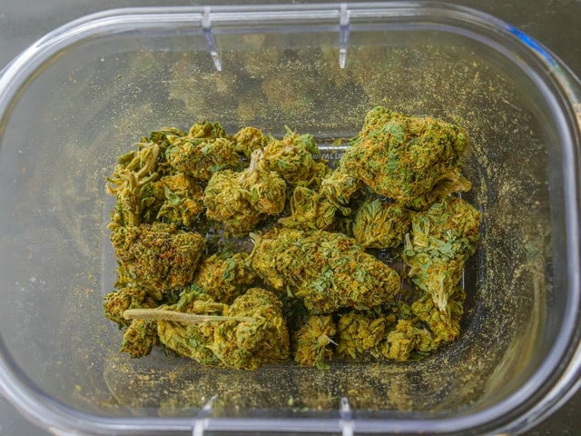 Il Faut Légaliser le Cannabis - Marijuana (Top 10 Raisons)